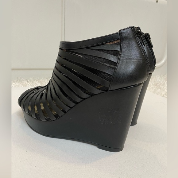 Thalia Sodi Women heel pump. Thalia sodi size 8. Beautiful design, elegant looks - Picture 2 of 6